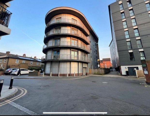 3 bedroom flat to rent - Photo 1