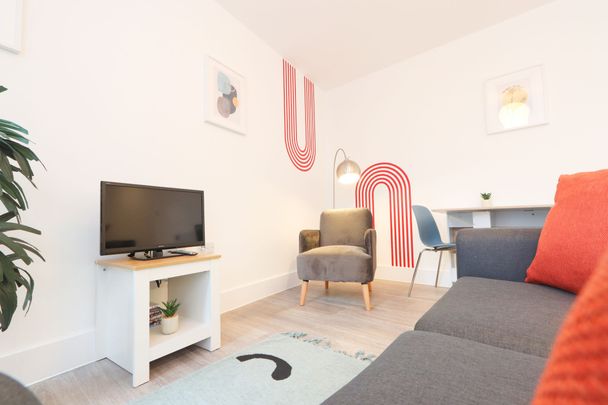 1 Bedroom Home – Medium Let - Photo 1