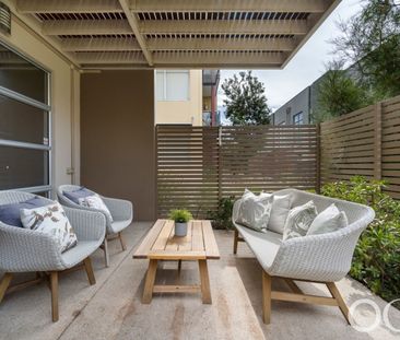 Open the Door to Sophisticated City-Fringe Living - Photo 6