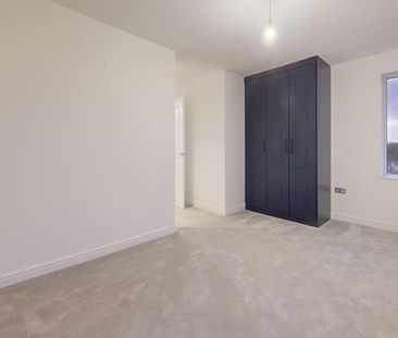 3 bedroom semi-detached house to rent - Photo 6