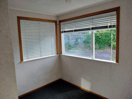 3br,fourth room House with plenty of onsiteparking - Photo 3