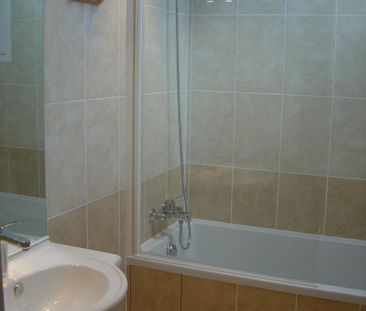 Appartement T3 TRIPLEX CONDRIEU - Photo 3