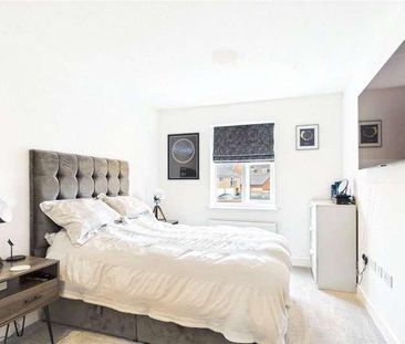 Bolton Drive, Shinfield, Reading, Berkshire, RG2 - Photo 3