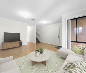 Beautiful Townhouse with Ducted Air Conditioning! - Photo 2