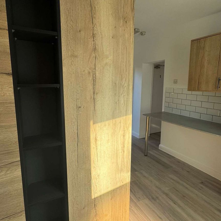 Rear Flat, 76 Station Road Room 2 - Photo 1