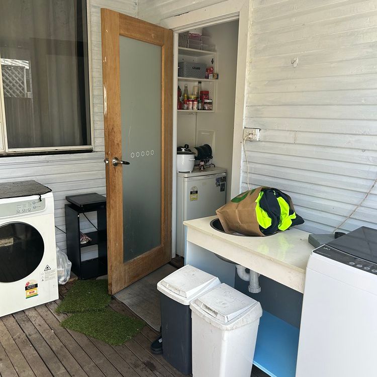 Shared studio/granny flat, Adina ave - Photo 1
