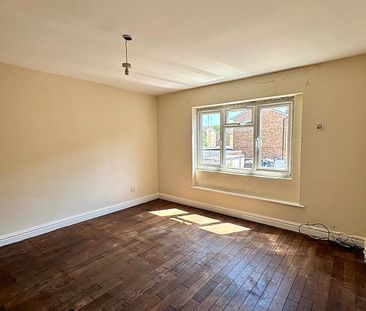 £1,300 PCM, Four Bedroom House with Enclosed Garden in Loudoun Squa... - Photo 5