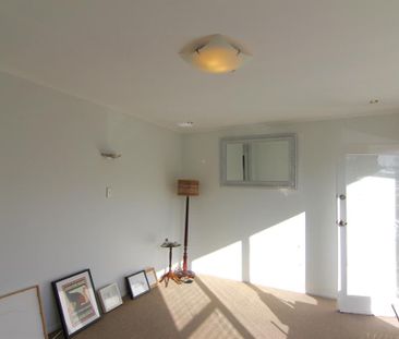 Remuera 1 bedroom unit plus an office with private garden and carport - Photo 1