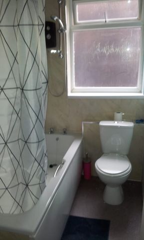 Room in a Shared House, Alfreton Road, NG7 - Photo 3