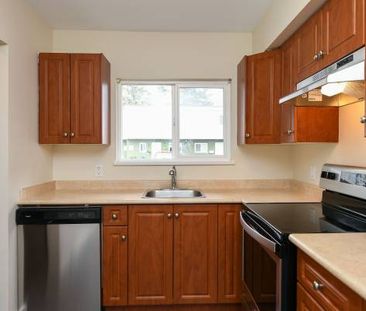 3 Bedroom Townhouse - Complete Renovation - Available Nov 1st or later - Photo 1