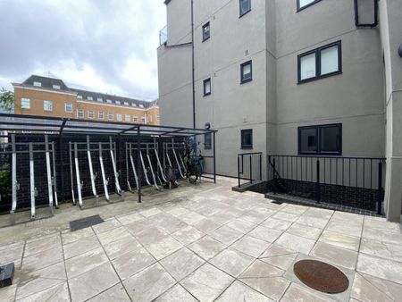 Churchill Villas, Churchill Way - Photo 2