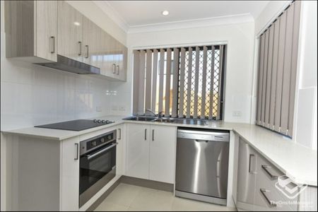 3 Bedroom Townhouse available now - Photo 2