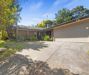 SPACIOUS FAMILY LIVING – PERFECT LOCATION - Photo 6