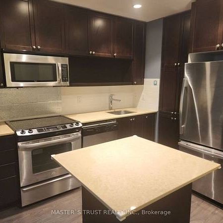 Yonge & S/Sheppard Bright +Spacious 2Bdrm Open Concept Living Room - Photo 3