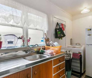 Small Family Home - Photo 4