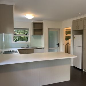 Don't miss out on this modern one bedroom unit tucked away on a quiet site with lovely gully views. - Photo 2