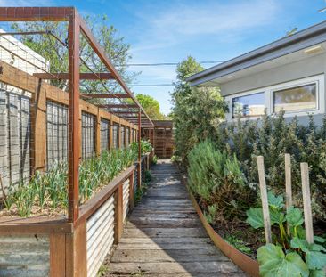 Light-Filled Modern Garden Residence! - Photo 5