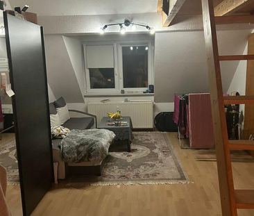 Gemütliche Dachgeschosswohnung für ruhigen Bewohner*in in Bremen - Photo 1