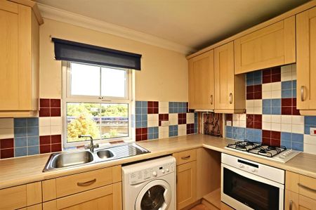 3 bedroom flat to rent - Photo 5