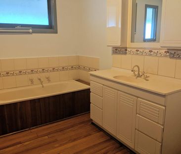 Beautiful Country Home - Photo 3