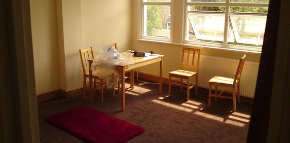 2 Bed Flat, Catford, SE6 - Photo 2