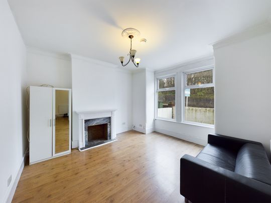 Hillreach, Woolwich, SE18, London - Photo 1