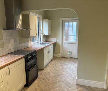 3 bedroom semi-detached house to rent - Photo 5