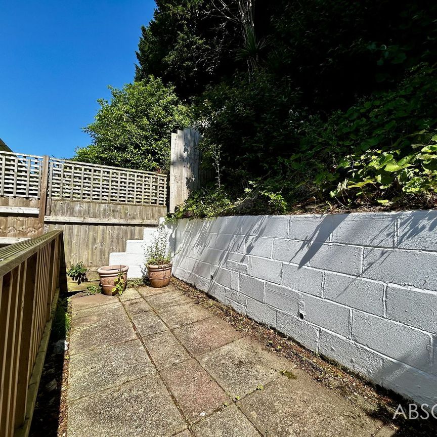 3 bed terraced town house to rent in Lisburne Square, Torquay, TQ1 - Photo 1