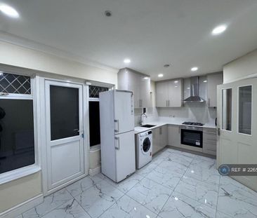 4 bedroom terraced house to rent - Photo 6