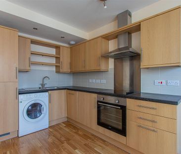 2 bedroom flat to rent - Photo 4