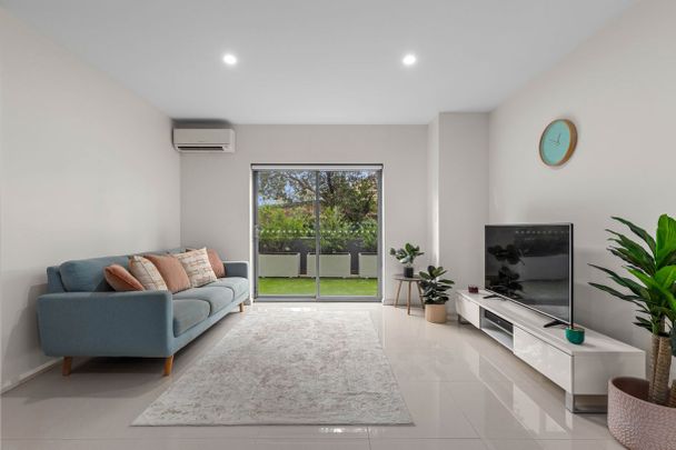 Perfectly combining modern comfort with exceptional outdoor space - Photo 1