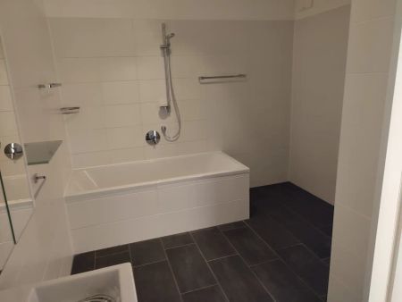 Geräumig, modern ung toll gelegen - Photo 2