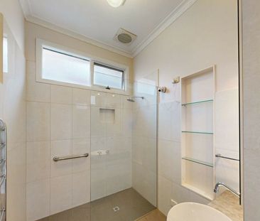 Period Charm in a Perfect Murrumbeena Location - Photo 6