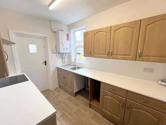 2 bedroom terraced house to rent - Photo 1