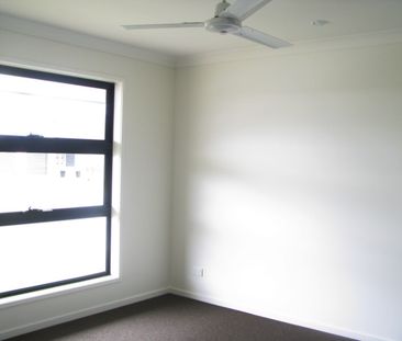 Family Home Conveniently Located Close to Parks, Schools, Shopping ... - Photo 1