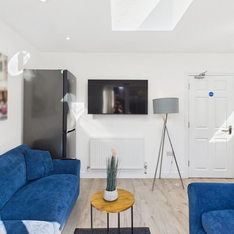 6 bedroom detached house to rent - Photo 1