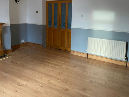 Terraced House to rent on - Photo 3