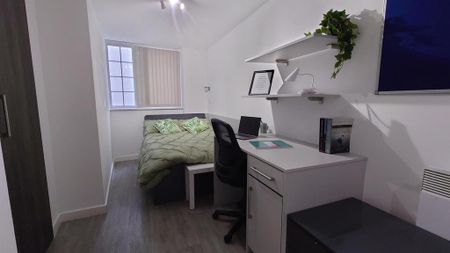 1 bedroom in a house share to rent - Photo 3