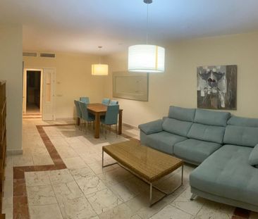Apartamento planta baja en alquiler en Estepona - Photo 2