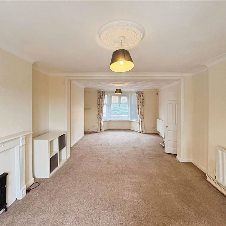 Fairwater Grove East, CARDIFF - Photo 1