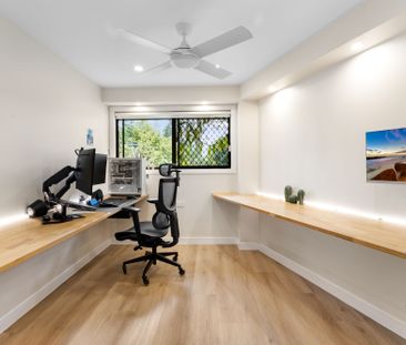 Modern Comfort and Privacy in Quiet Neighbourhood - Photo 4