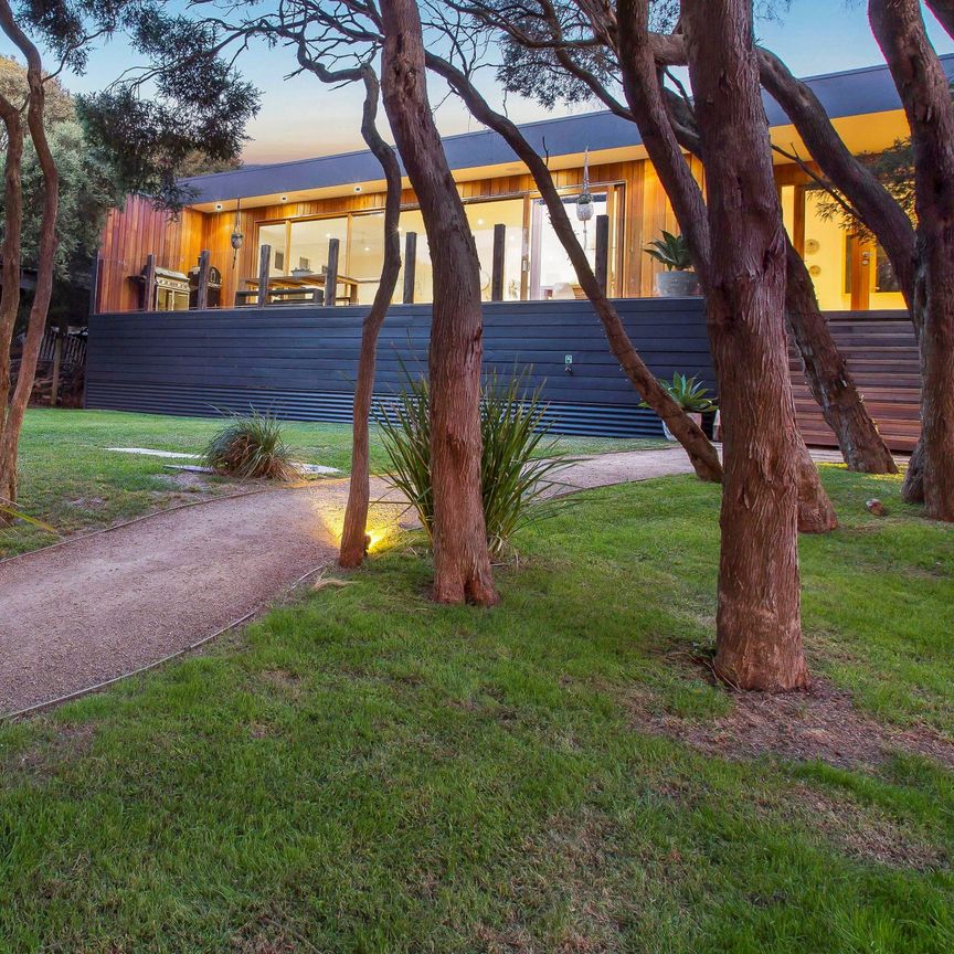 Beautifully Renovated Coastal Retreat – Fully Furnished - Photo 1