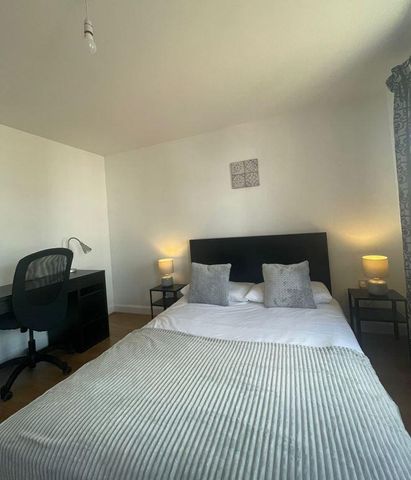 4 bedroom townhouse to rent - Photo 5