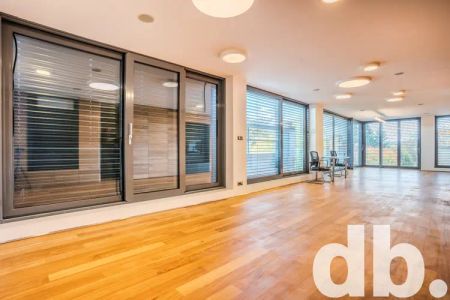 Pronájem bytu 1+kk 70 m - Fotografie 2