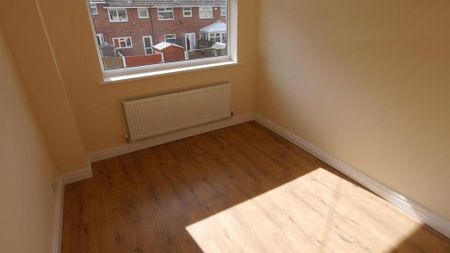 3 bedroom townhouse to rent - Photo 3