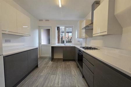 2 bedroom maisonette to rent - Photo 2