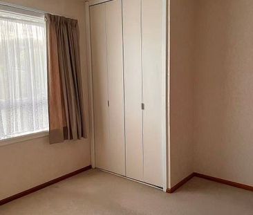 Cosy house with large carpark - Photo 3