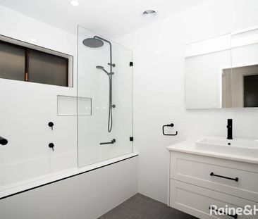 SPACIOUS & UPDATED FAMILY HOME IN PRIME CENTRAL LOCATION - Photo 5