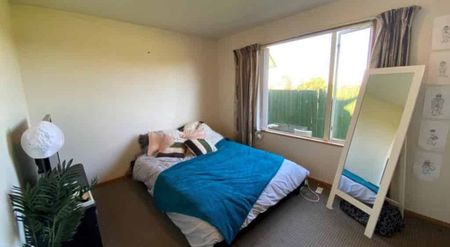 Family Living - Photo 5