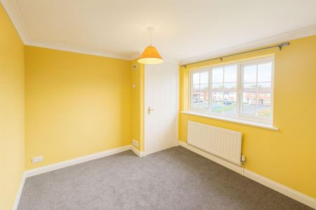 3 bedroom semi-detached house to rent - Photo 4